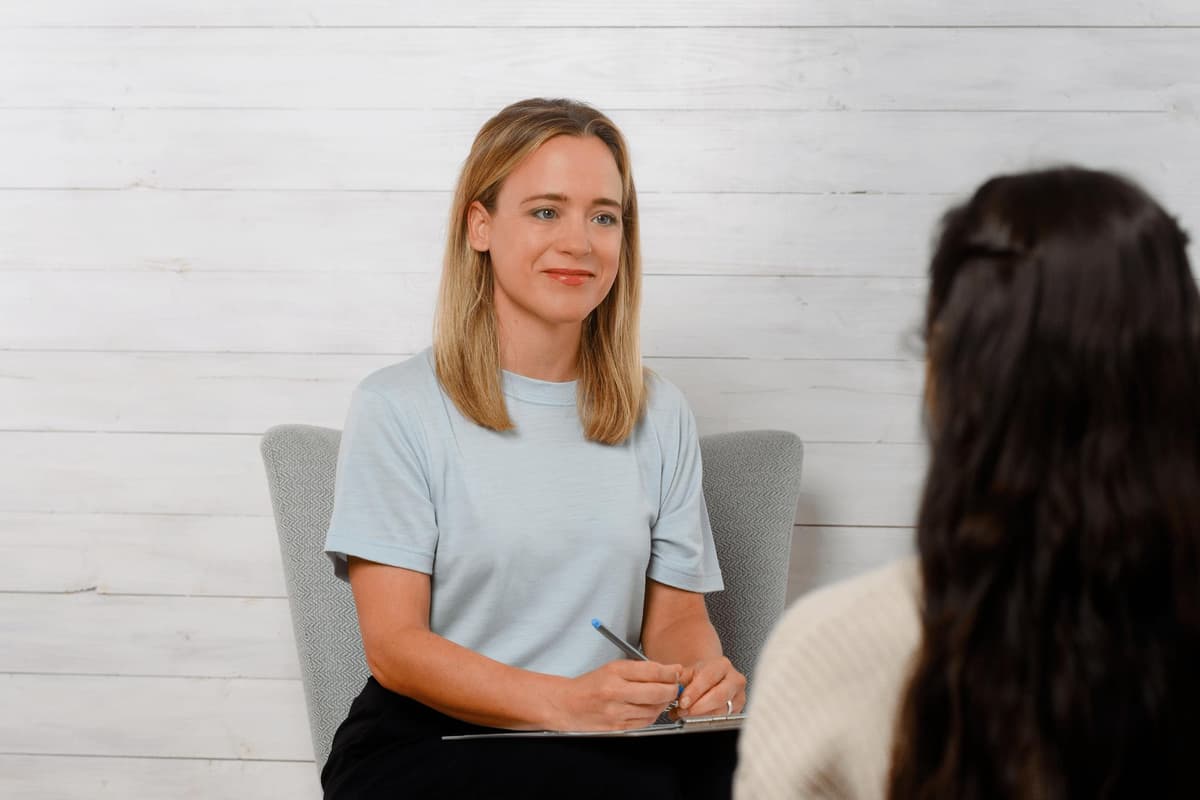 Portraitbild von Psychotherapeutin Anne Julia Röhl